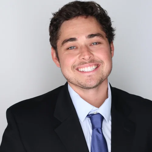 Andrew Santos headshot
